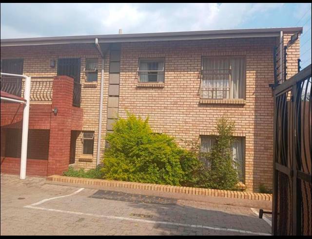2 BEDROOM TOWNHOUSE FOR SALE IN PRIMROSE HILL